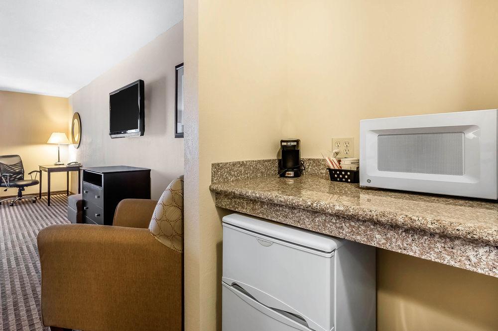 Comfort Inn & Suites Near Bethel College Newton Esterno foto