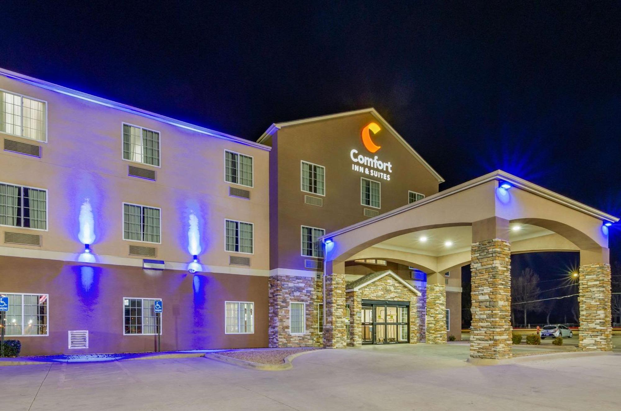 Comfort Inn & Suites Near Bethel College Newton Esterno foto