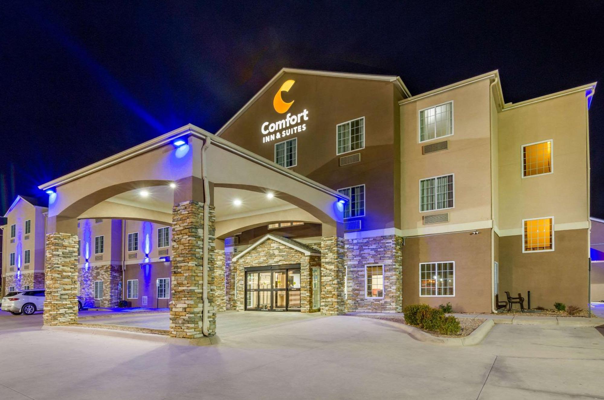 Comfort Inn & Suites Near Bethel College Newton Esterno foto