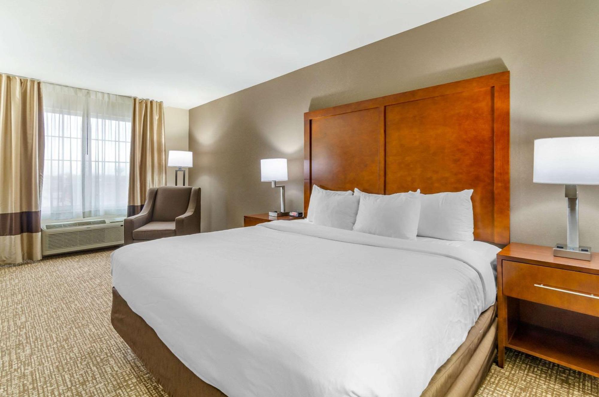Comfort Inn & Suites Near Bethel College Newton Esterno foto
