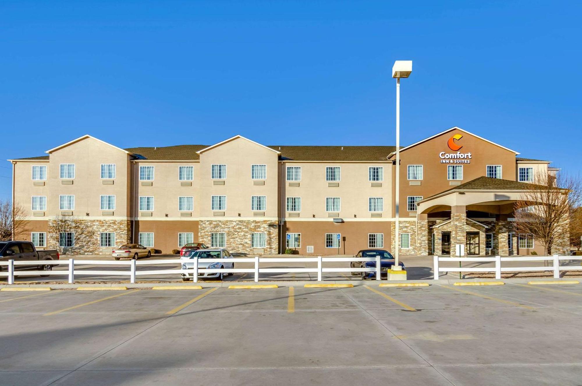 Comfort Inn & Suites Near Bethel College Newton Esterno foto