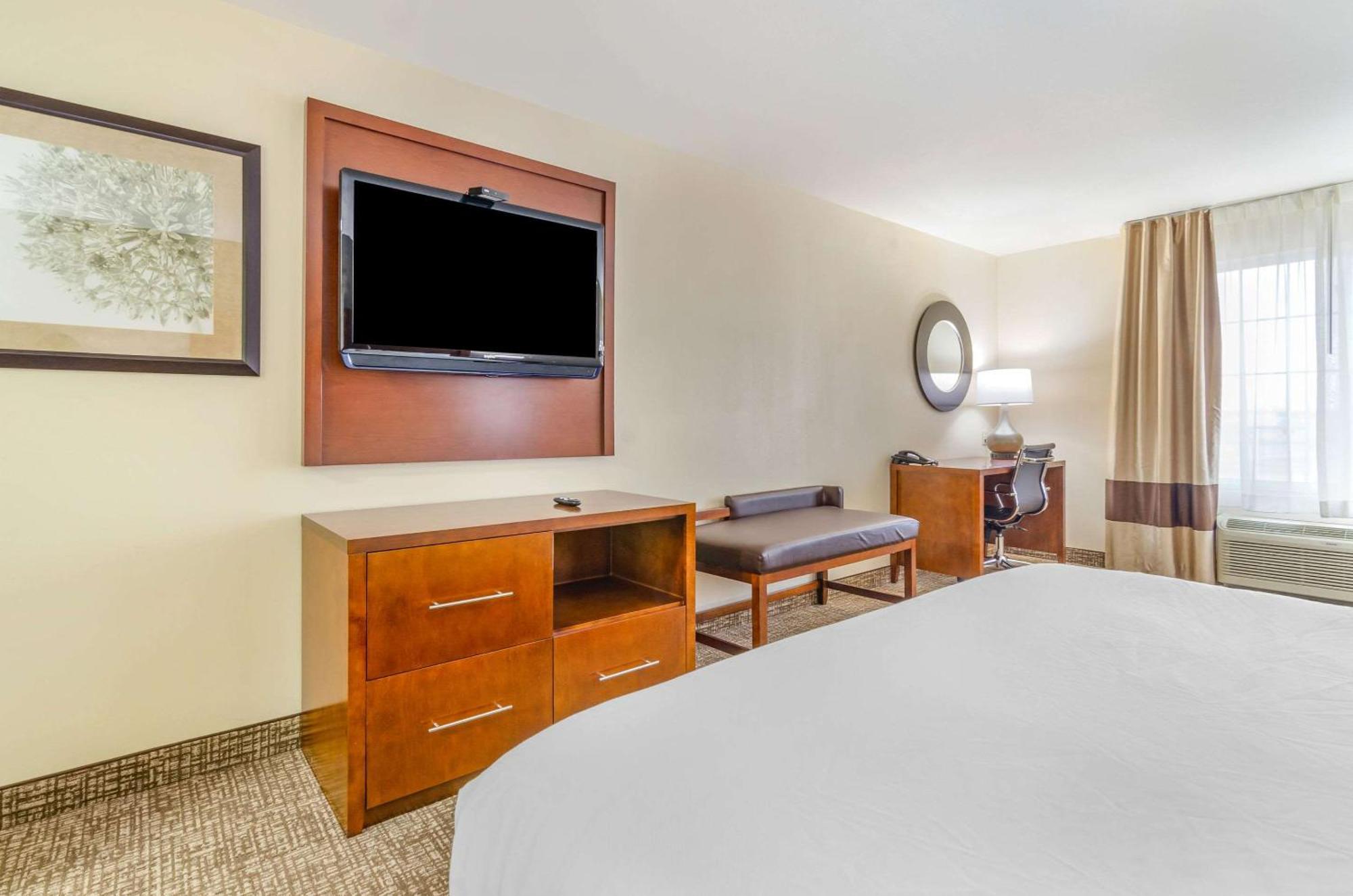 Comfort Inn & Suites Near Bethel College Newton Esterno foto