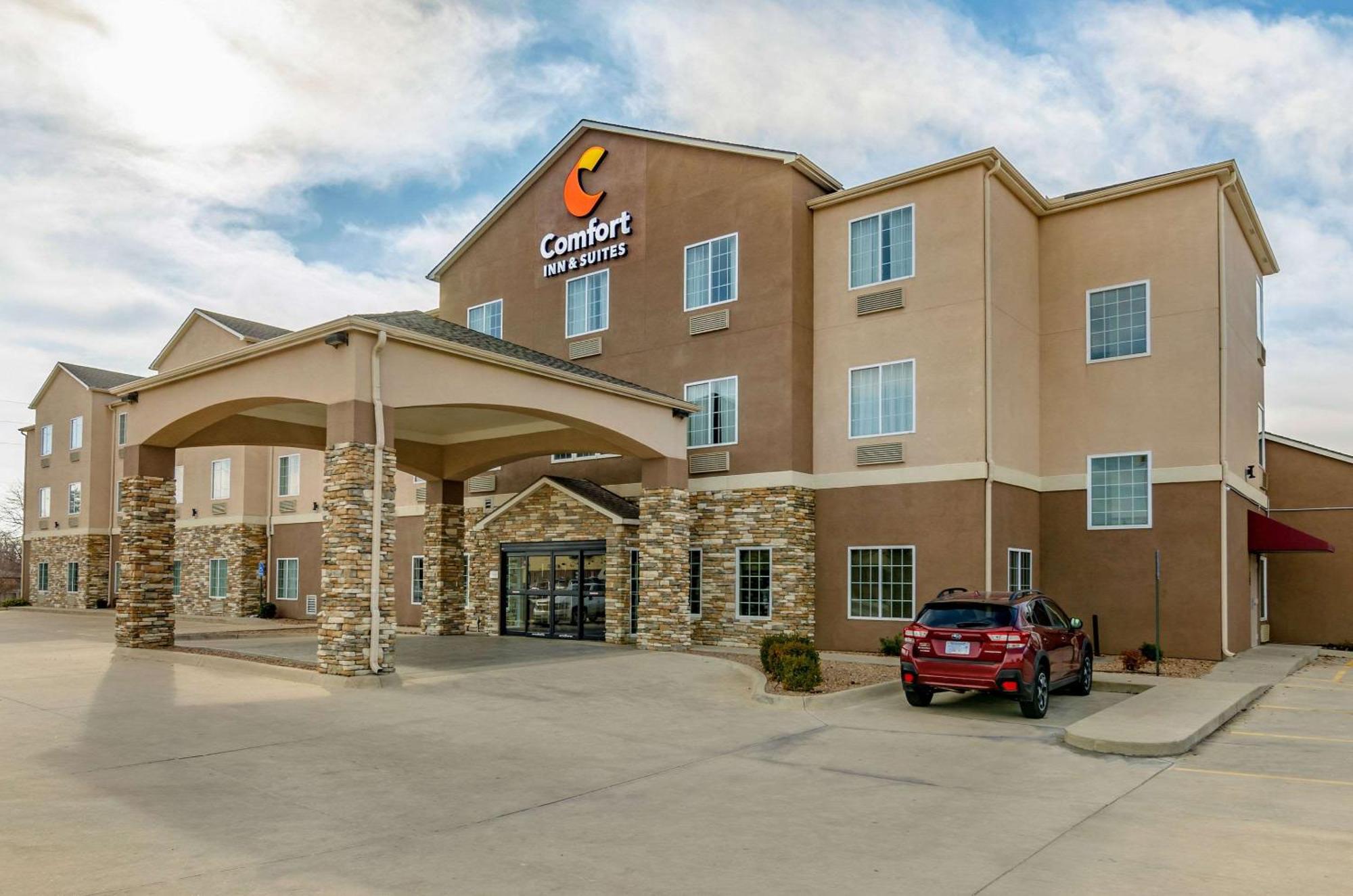 Comfort Inn & Suites Near Bethel College Newton Esterno foto