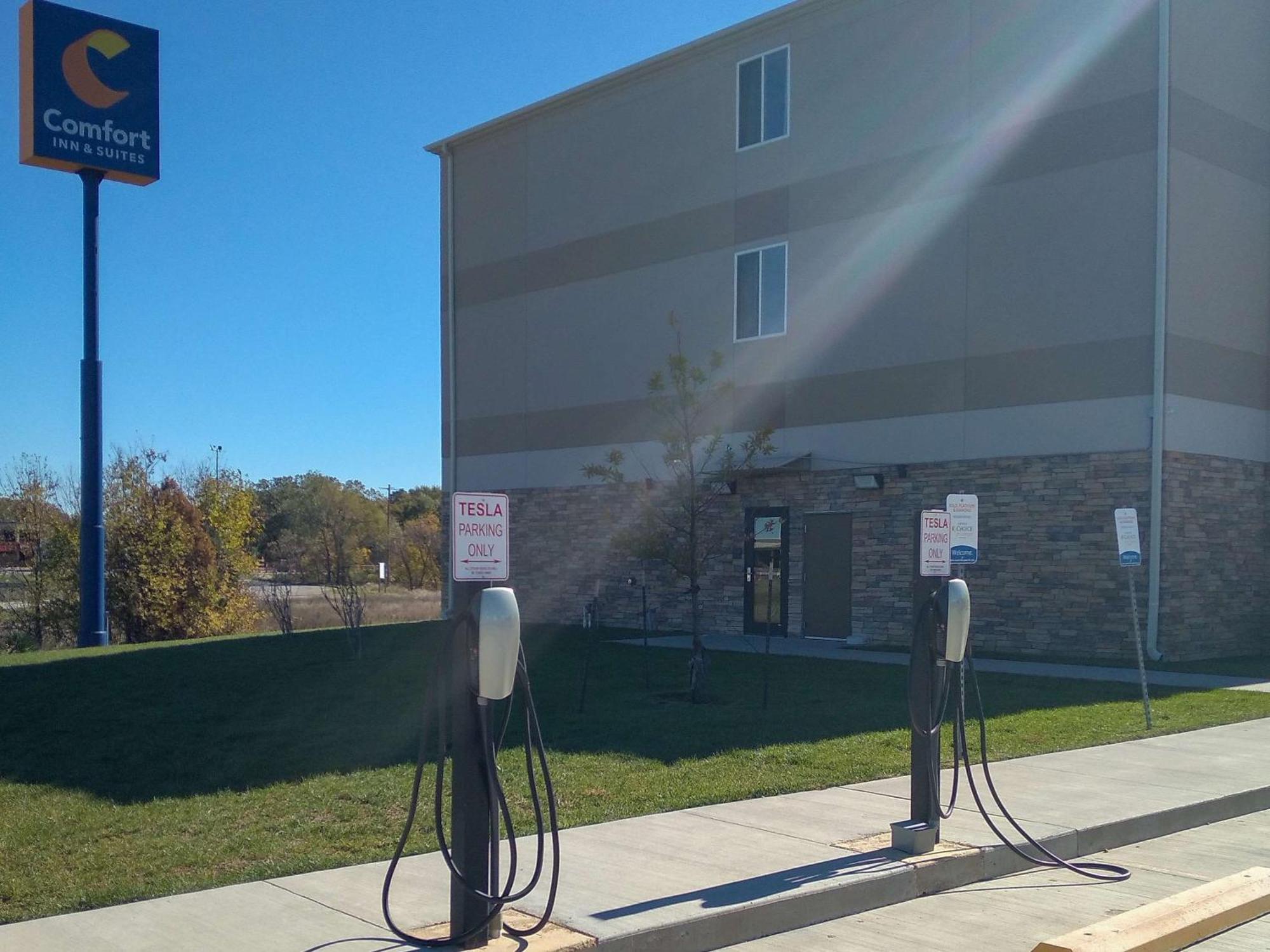 Comfort Inn & Suites Near Bethel College Newton Esterno foto