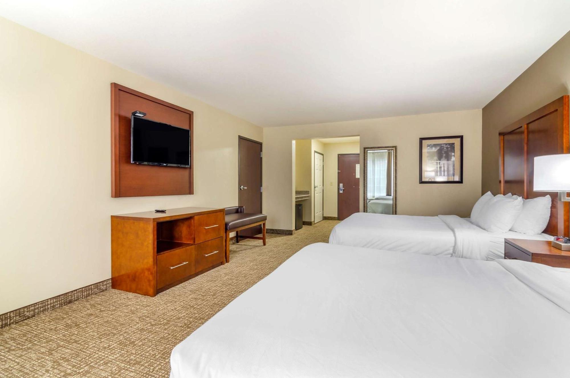 Comfort Inn & Suites Near Bethel College Newton Esterno foto