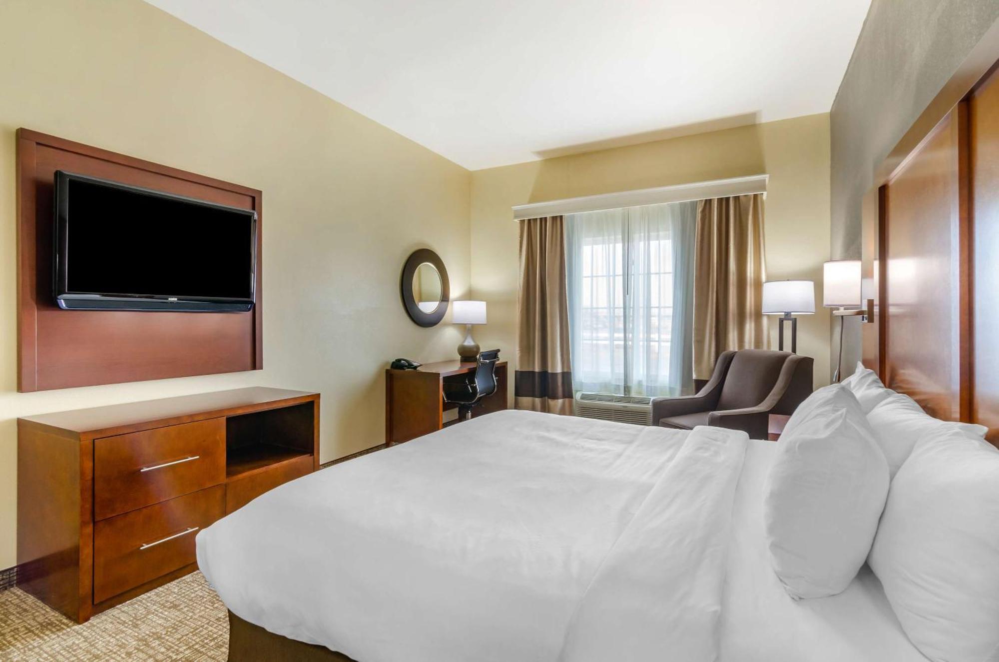 Comfort Inn & Suites Near Bethel College Newton Esterno foto
