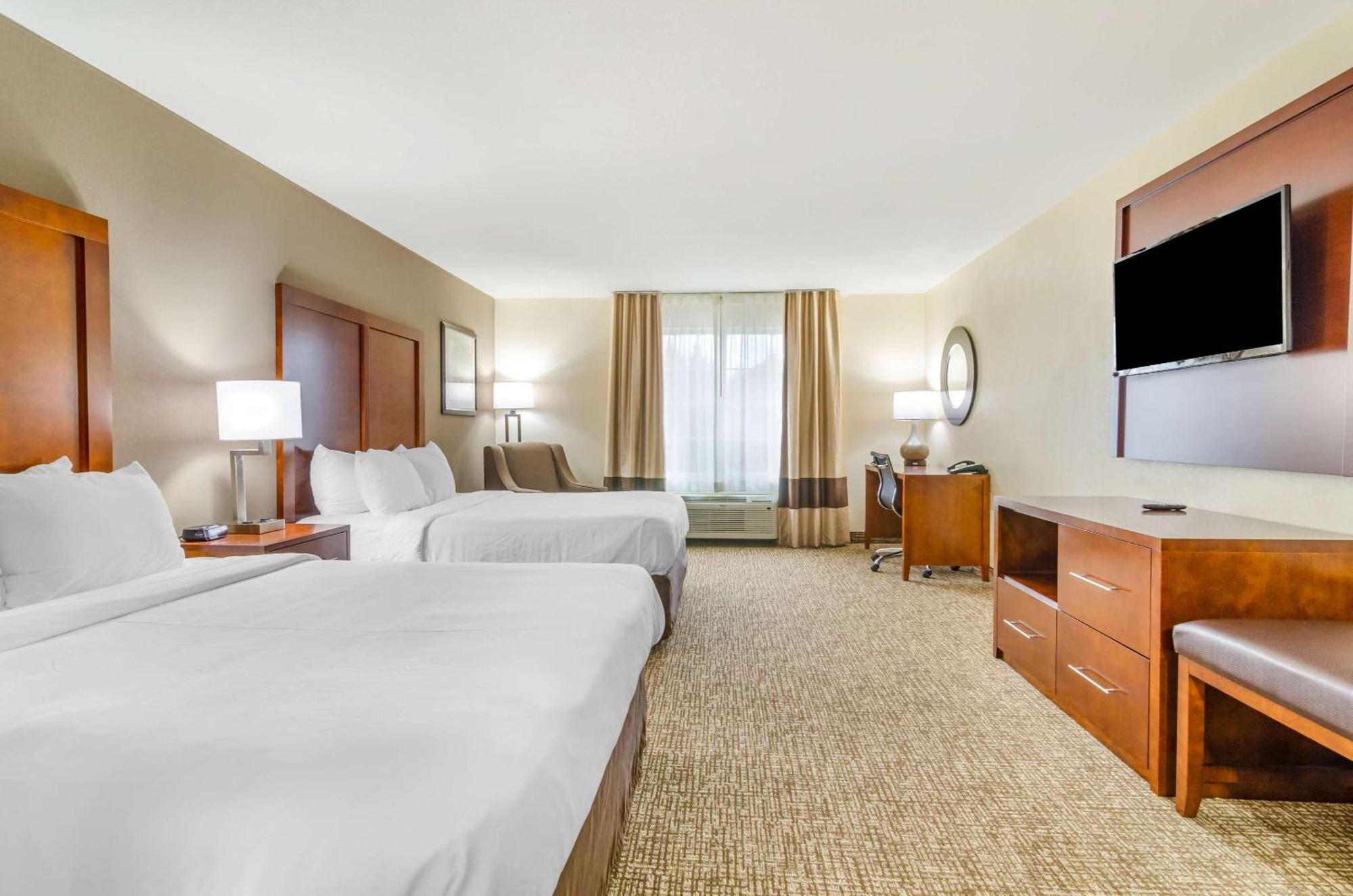 Comfort Inn & Suites Near Bethel College Newton Esterno foto